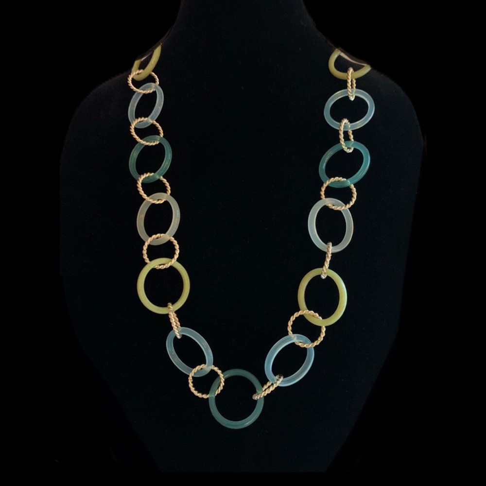 Translucent Necklace - Picture 3 of 5